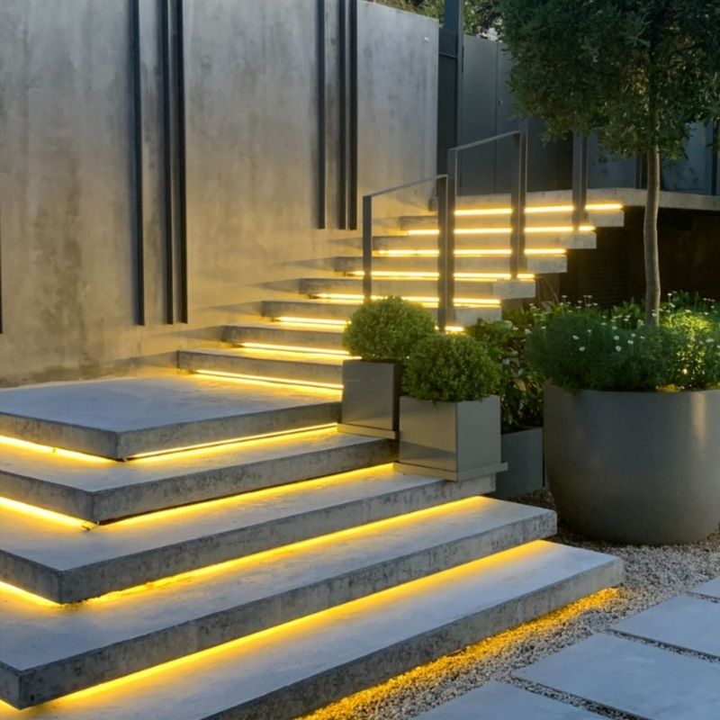 Thiết kế chiếu sáng đèn bạc thang ngoài trời 