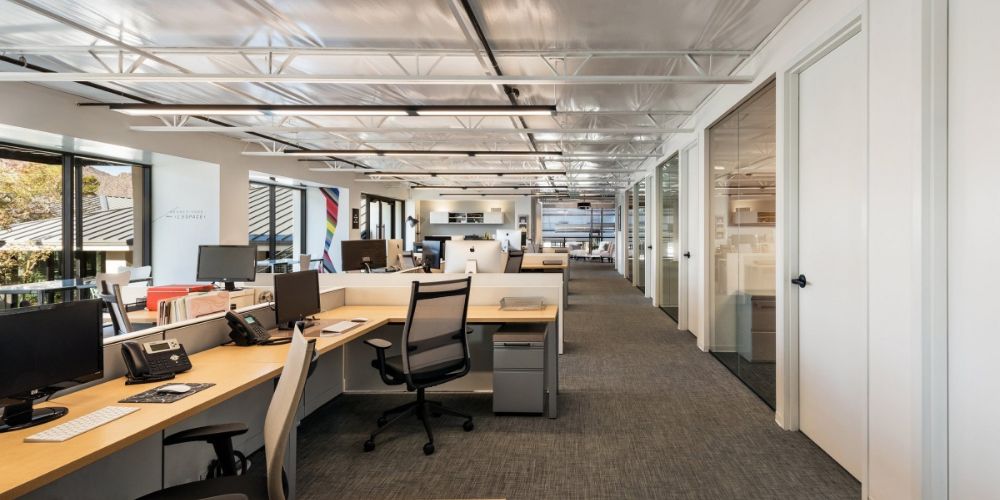 Thiết kế chiếu sáng cho văn phòng chuẩn đẹp, sáng và tiết kiệm điện 3 Thiết kế chiếu sáng cho văn phòng chuẩn góp phần tăng năng suất và khả năng tập trung