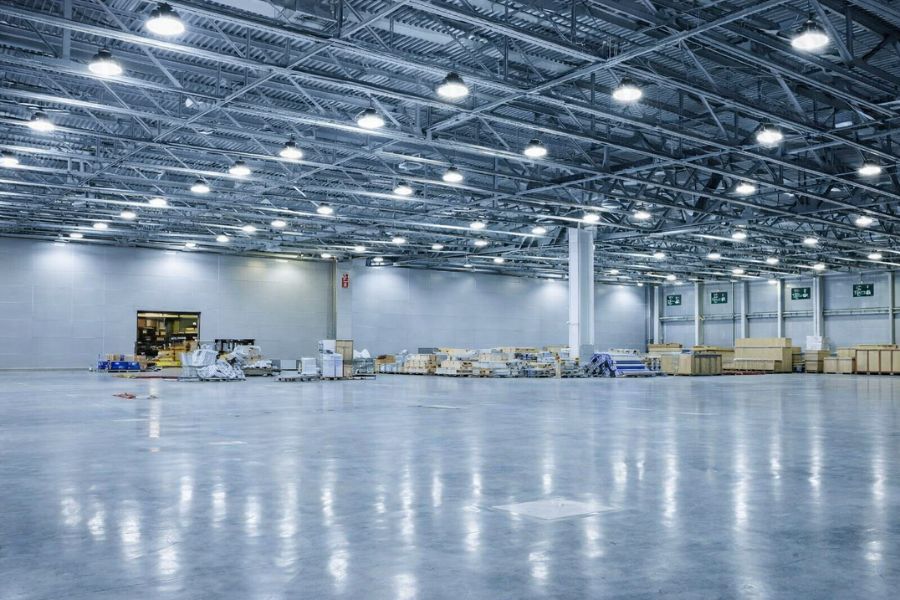 Thiết kế chiếu sáng nhà xưởng không chỉ là chi phí, mà là khoản đầu tư trực tiếp vào an toàn, chất lượng sản phẩm và hiệu suất vận hành của nhà máy.
