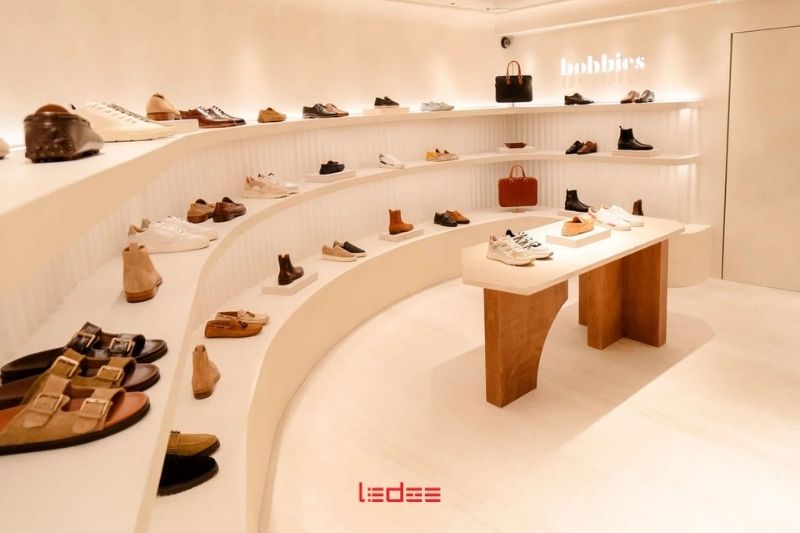 Bố trí đèn chiếu sáng cửa hàng để sản phẩm luôn nổi bật 4 Đèn chiếu sáng của hàng khu vực bày sản phẩm