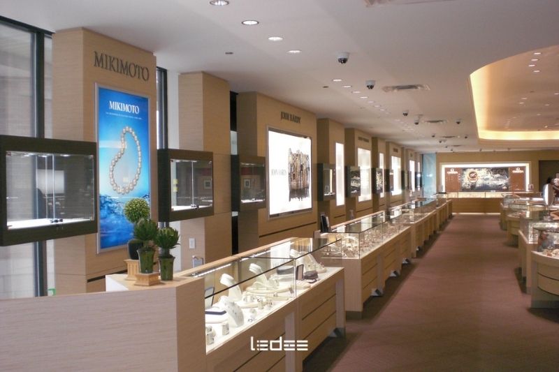 Bố trí đèn chiếu sáng cửa hàng để sản phẩm luôn nổi bật 8 Bố trí đèn chiếu sáng cửa hàng phụ kiện trang sức