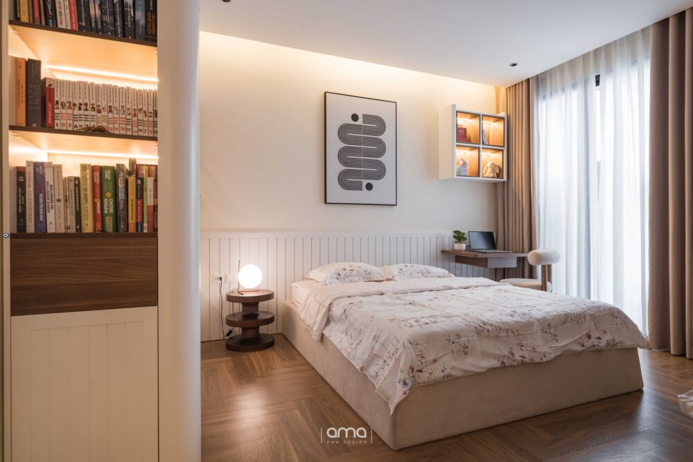 Hướng dẫn thiết kế chiếu sáng phòng ngủ khoa học giúp thư giãn 12 Phòng ngủ hiện đại với nhiều đèn trần bố trí đều trên trần nhà, ánh sáng phân bố hài hòa khắp không gian.